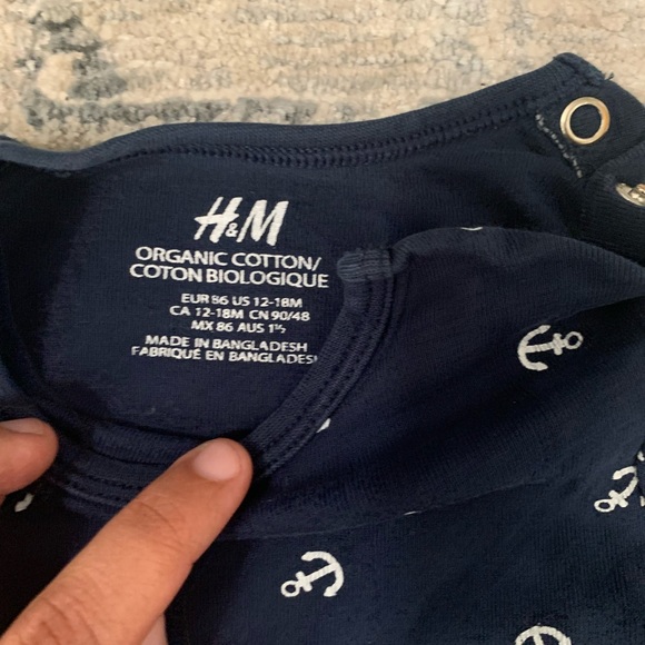 H&M Long Sleeve Onesie (12-18M) - Picture 2 of 2